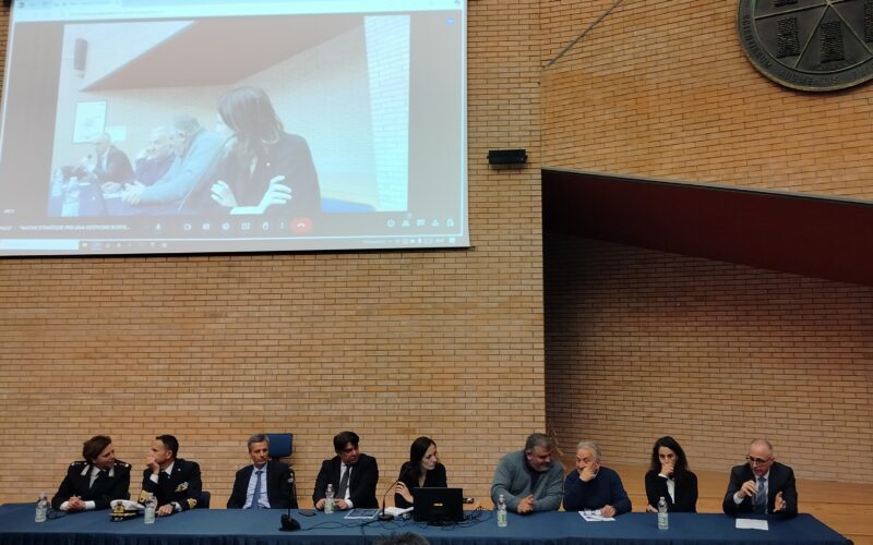 Si è tenuto venerdì 22 novembre, presso l’Aula Magna dell’Unimol, il Convegno di Arpa Molise sulle “Nuove Strategie per una gestione sostenibile dei rifiuti”.