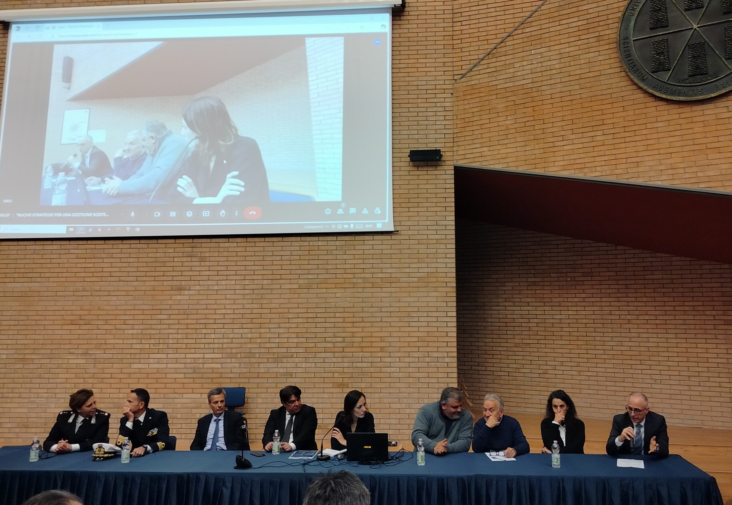 Si è tenuto venerdì 22 novembre, presso l’Aula Magna dell’Unimol, il Convegno di Arpa Molise sulle “Nuove Strategie per una gestione sostenibile dei rifiuti”.